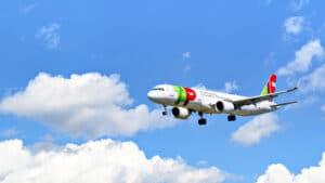 Un pilote de TAP dit qu'il est sans "toilette". La tour comprend "pilote" et crée le chaos.