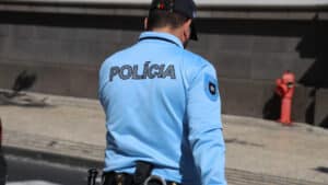 Une femme vole des boucles d'oreilles dans une bijouterie à Leiria et paie une amende de 650 euros.