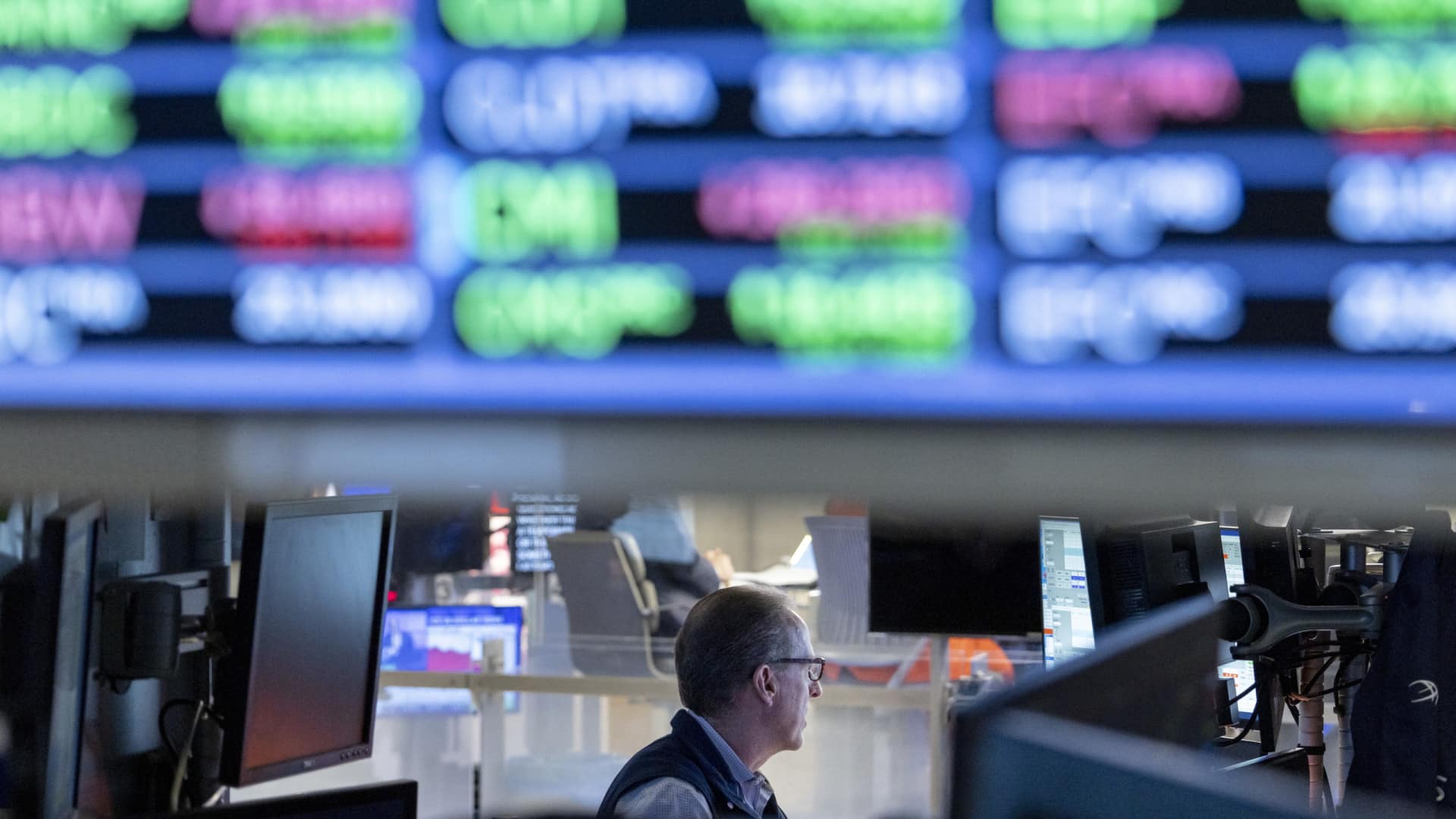 Wall Street clôt la semaine sans direction mais avec un nouveau record du Nasdaq.