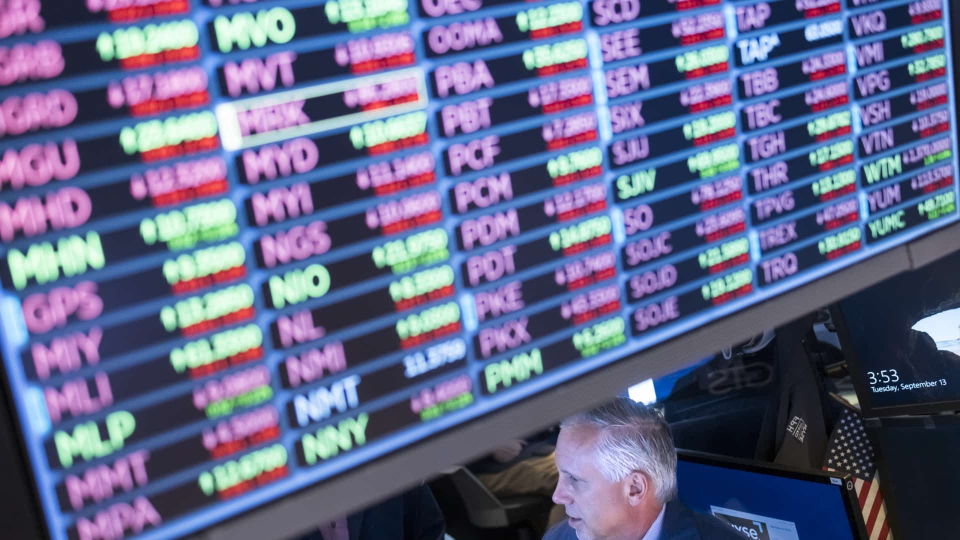 Wall Street ferme en baisse encore sous la pression des menaces commerciales de Trump.