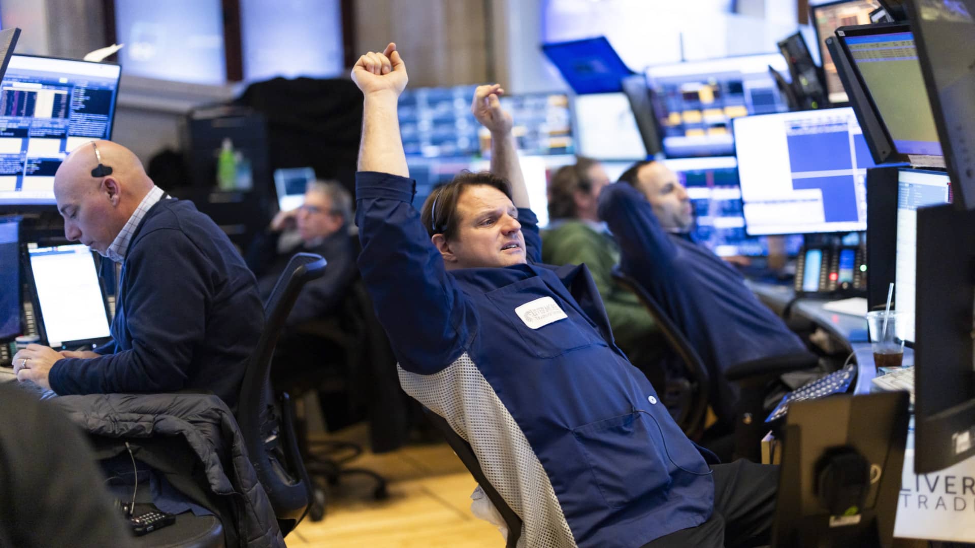 Wall Street ouvre en hausse après des données d'emploi supérieures aux attentes.