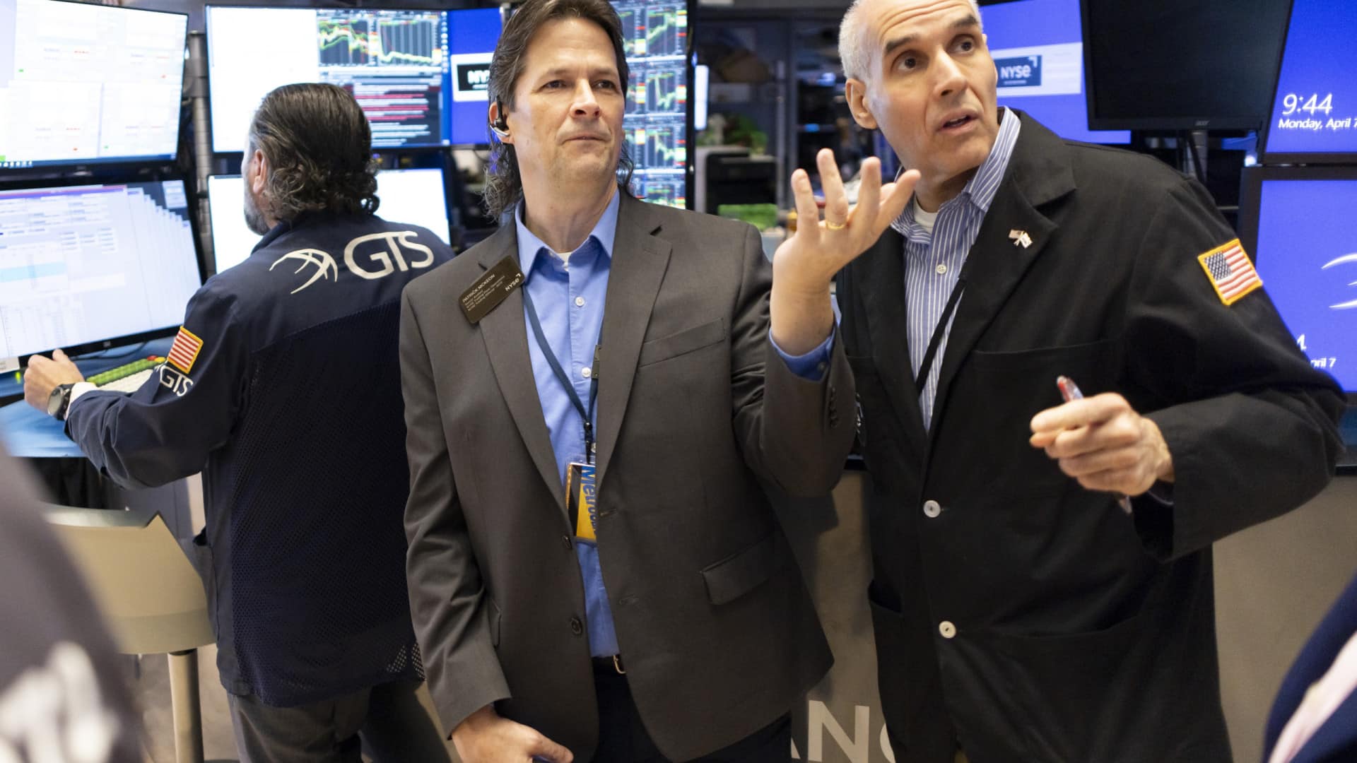 Wall Street ouvre en ordre dispersé alors que les investisseurs évaluent les tarifs de Trump.