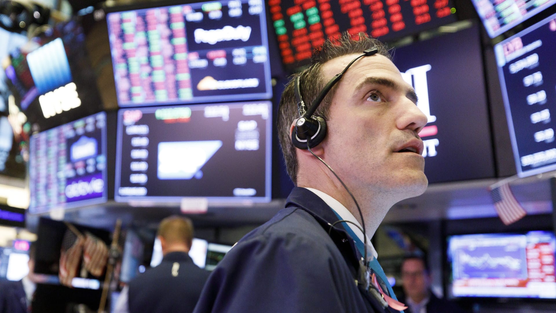 Wall Street trompe avec des données sur l'inflation et l'époque des résultats