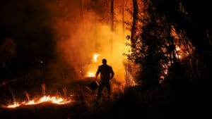 À LA MINUTE : Troisième mort dans les incendies ; "désorganisation" admise