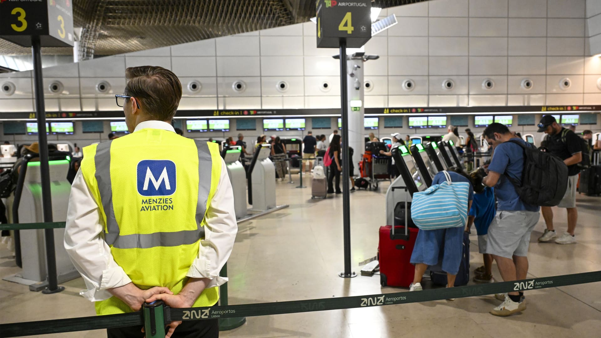 Aéroport de Lisbonne avec 5 vols annulés lors d'une journée de grève chez Menzies