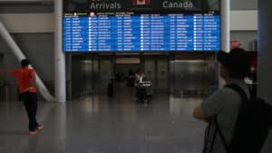 Air Canada annonce la reprise des vols après l'intervention du gouvernement.