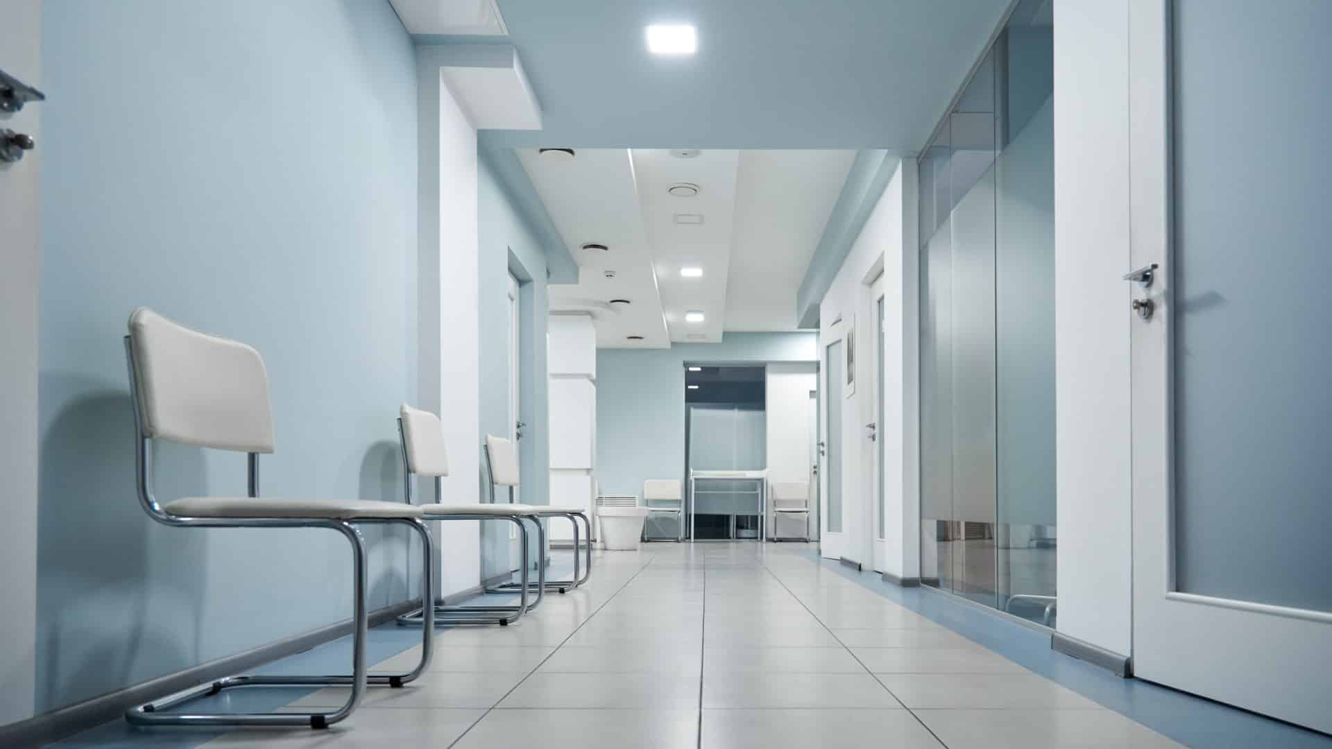 Après les critiques, l'APHP se dit "disponible" pour travailler avec les syndicats.