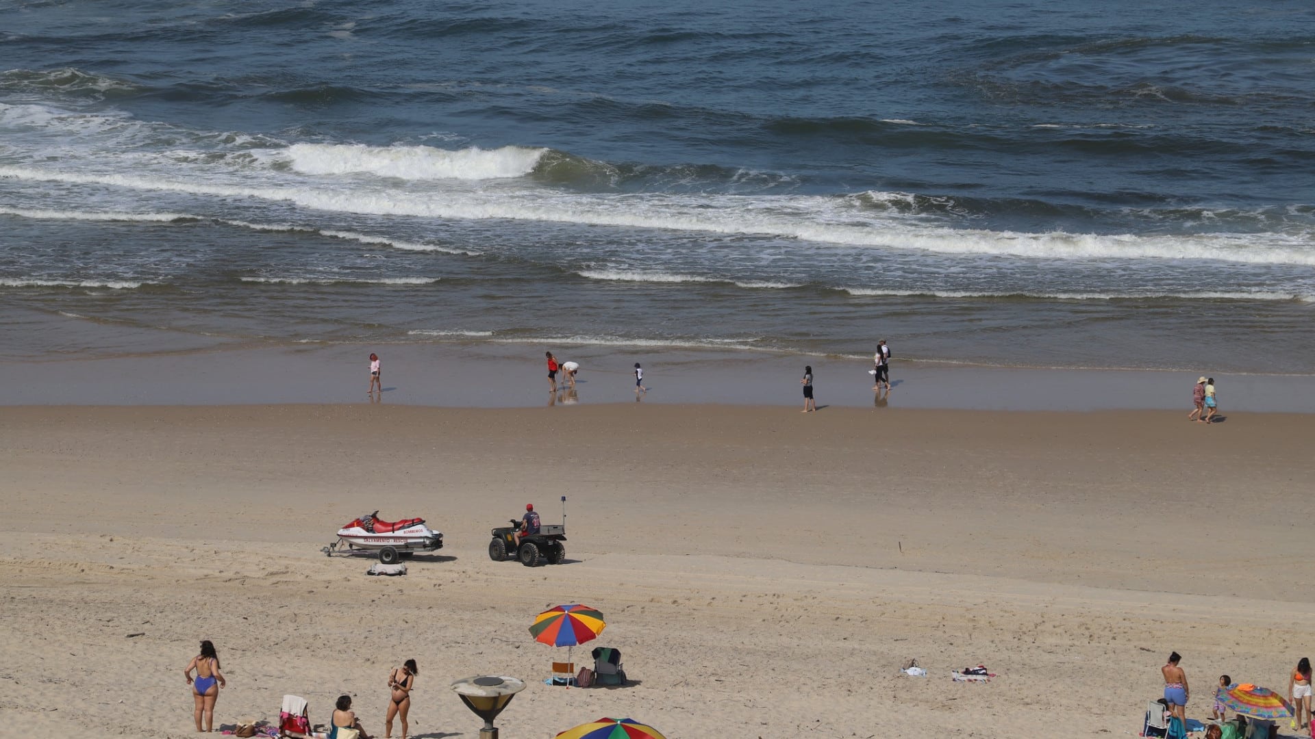 Après trois jours d'interdiction de baignade, la plage de Vieira rouvre.