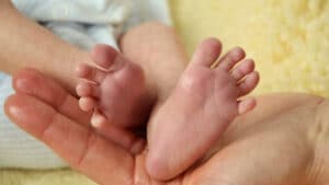 Bébé naît à l'entrée d'un hypermarché à Sertã. Mère et enfant se portent bien.