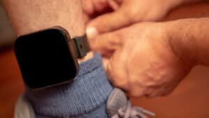Bracelet électronique pour un suspect de violences contre son partenaire à Paredes