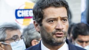 Chega remplace 'rentrée' par hommage aux victimes des incendies.