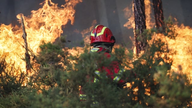 "Complètement encerclés". Les images des flammes entourant la maison à Arganil.