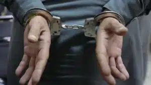 Condamné au Brésil qui a fui vers le Portugal attend une décision en liberté.