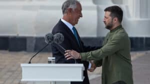 « Contribution significative ». Zelensky décore Marcelo Rebelo de Sousa