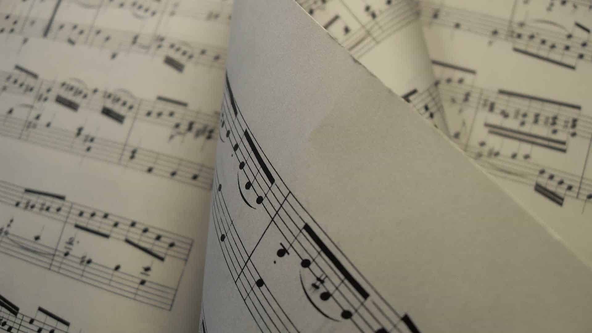Des musiciens autochtones brésiliens et madériens organisent des spectacles sur l'île.