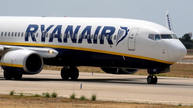 Des passagers échangent des agressions lors d'un vol de Ryanair qui a atterri à Lisbonne.