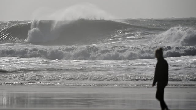 Des vagues avec une "hauteur significative" arrivent. Voici les précautions à prendre à la plage.