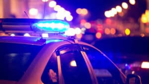 Deux hommes abattus dans un café à Sintra. Suspects en fuite.