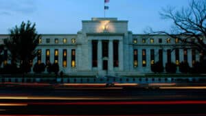Deux membres de la Fed proches de Trump votent contre le maintien des taux en juillet.