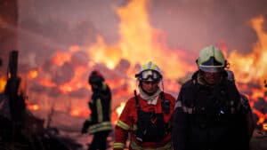 Enregistrés aujourd'hui 63 nouveaux incendies qui mobilisent 2 210 agents.