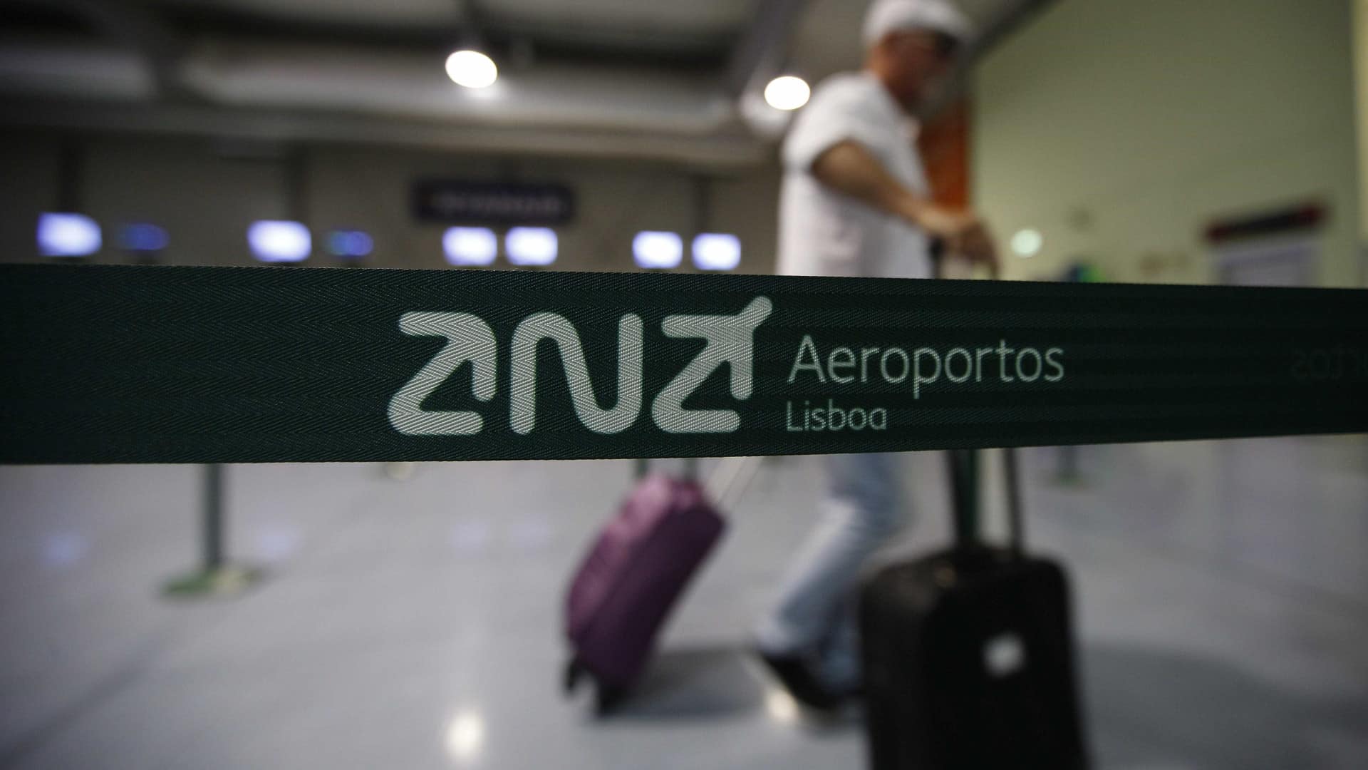 Étrangère arrêtée à l'aéroport de Lisbonne avec 1 million de doses de drogue