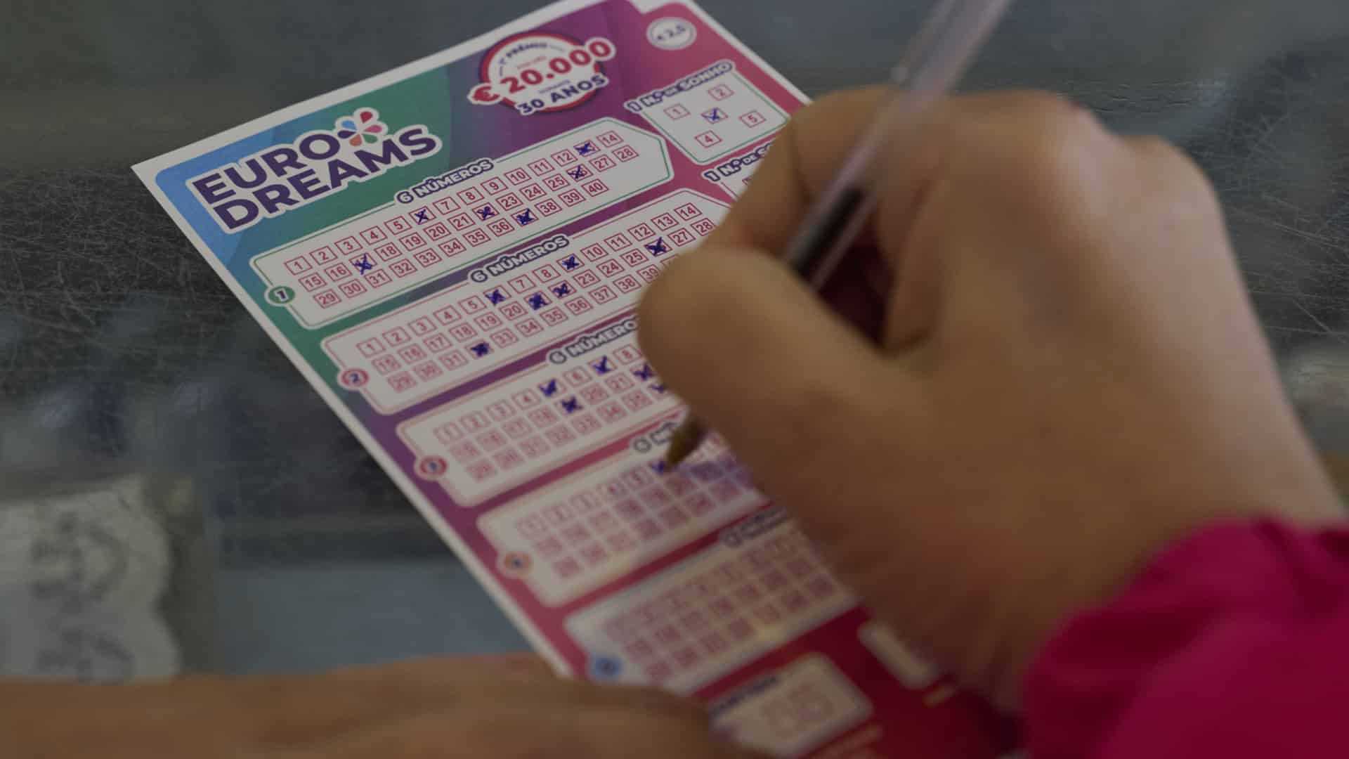EuroDreams sème 'rêveurs'. Pour le Portugal (seulement) des prix de 135 euros.
