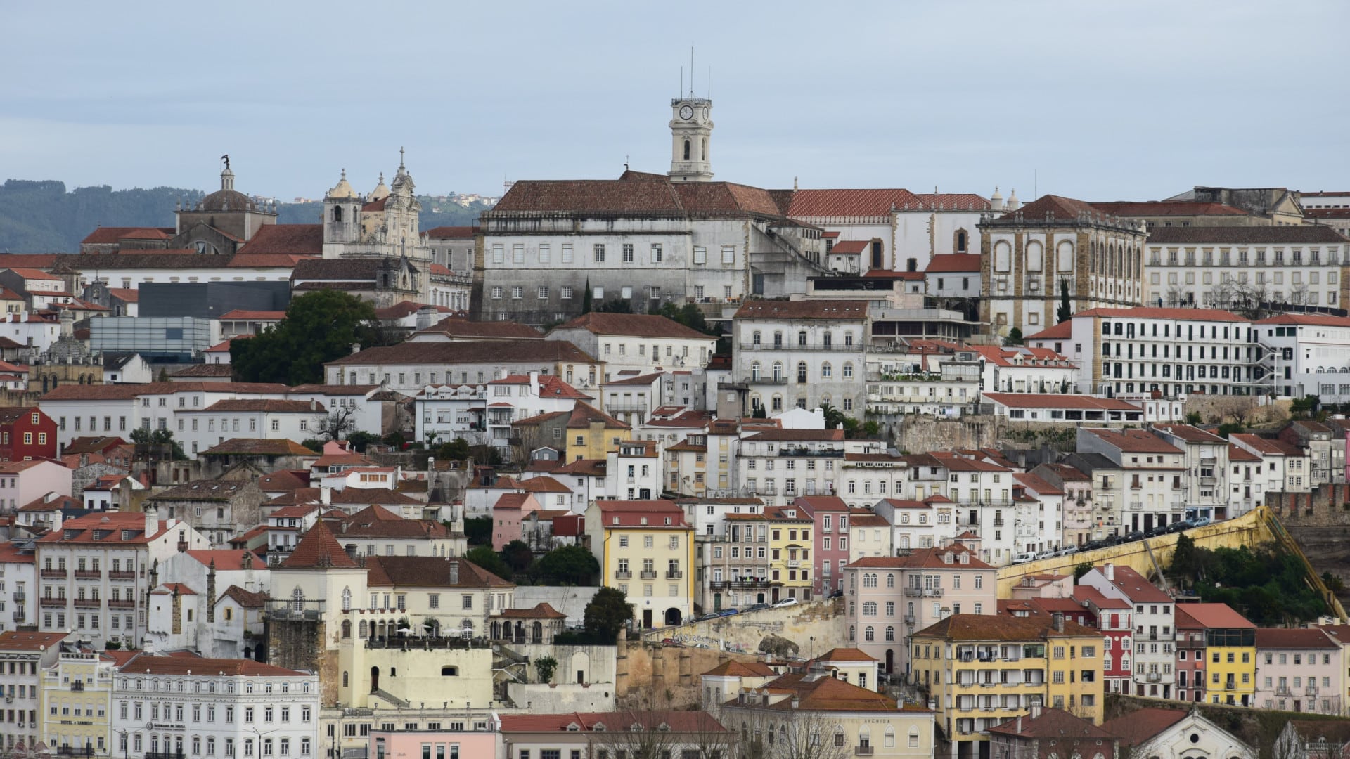 Femme retrouvée morte dans le centre de Coimbra. La PJ enquête.