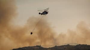 Feu maîtrisé sur les trois fronts de Ribeira de Pena à Moimenta da Beira.