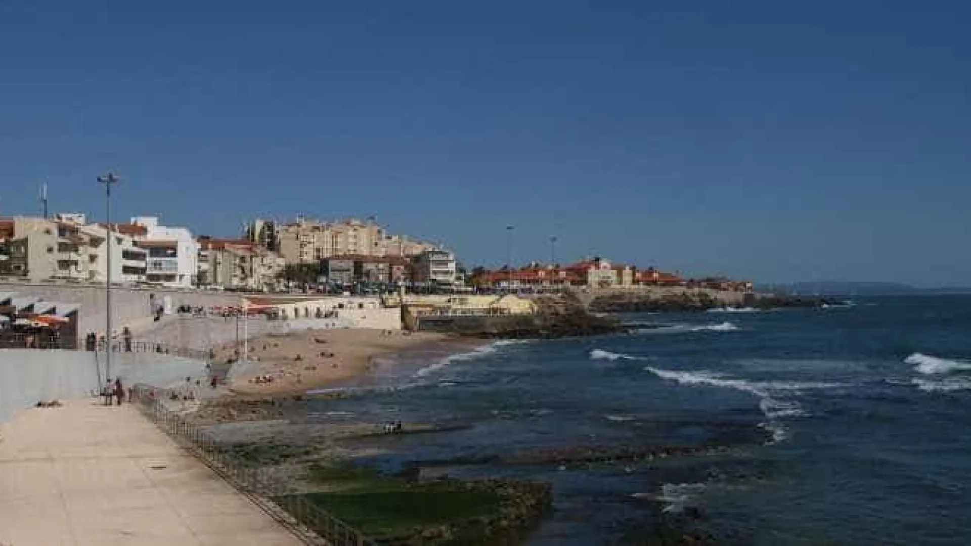 Homme disparaît en mer à la plage de Parede