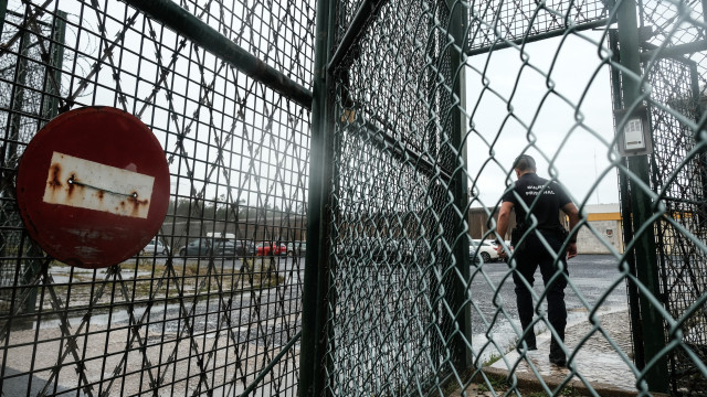 Homme en fuite après avoir été capturé par un drone de la PSP dans la prison de Lisbonne.