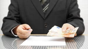 Il y en a de plus en plus ! Six conseils pour identifier les offres d'emploi frauduleuses.