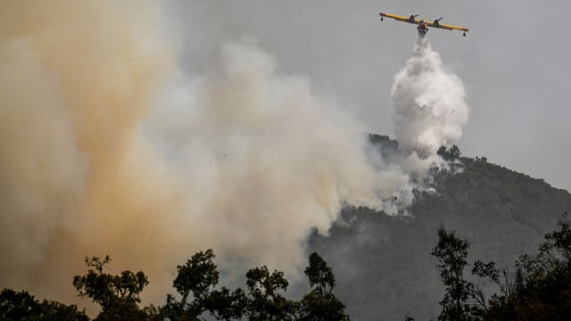 Je dirais que c'est naturel. Les pannes dans un 'Canadair' seront au "niveau des moteurs".