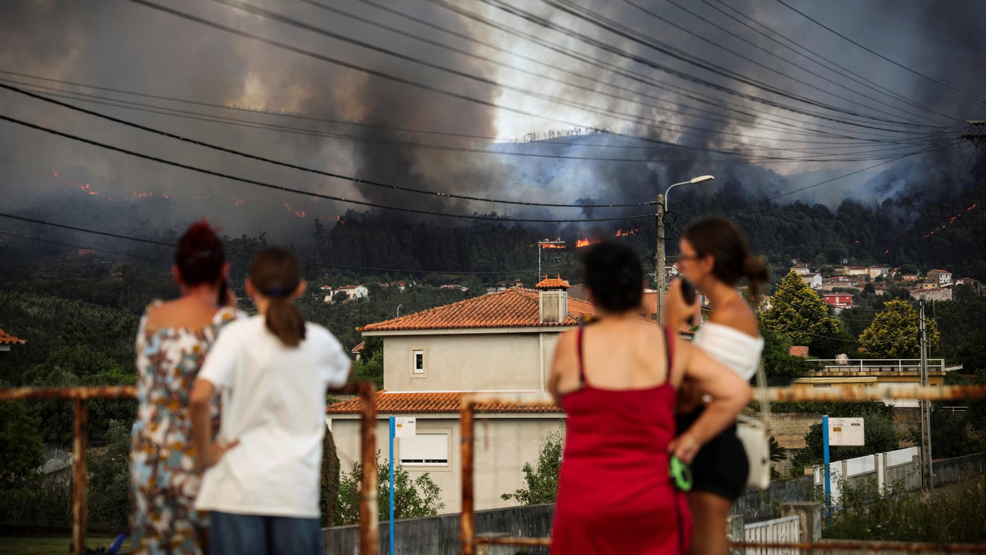 Je ne veux pas commenter les déclarations du PR. Je suis occupé à évacuer le village.