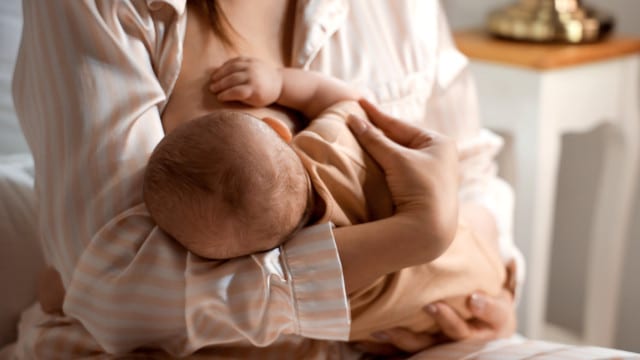 "Jusqu'à deux ans ou plus." SNS indique les bienfaits de l'allaitement (et la mère?)
