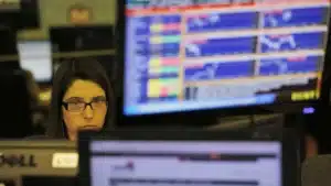 La bourse portugaise continue de gagner 0,21 % avec Mota-Engil en hausse de près de 3 %.
