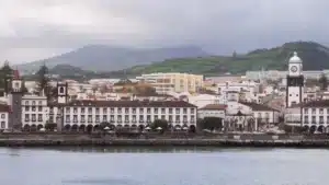 La Câmara de Ponta Delgada promeut un Centre d'Urgence pour sans-abri.
