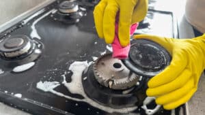 La déclaration des contrats de service domestique continuera d'être obligatoire.