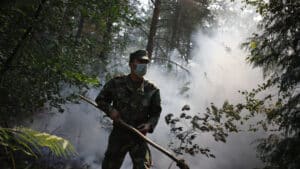 L'armée a déjà mobilisé près de trois mille militaires pour combattre les incendies.