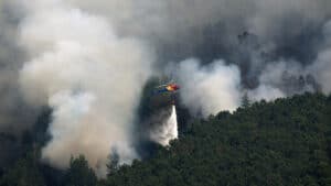 L'autarque de Vila Real demande un renfort des moyens pour l'incendie qui brûle depuis 2 jours.