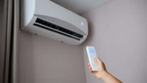 Le chaud lance une course à la climatisation, mais tout le monde ne peut pas l'installer : Les règles