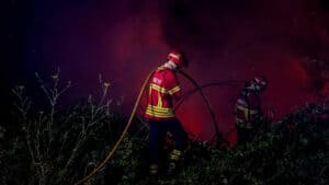 Le combat contre le feu se déroule favorablement à Chaves.