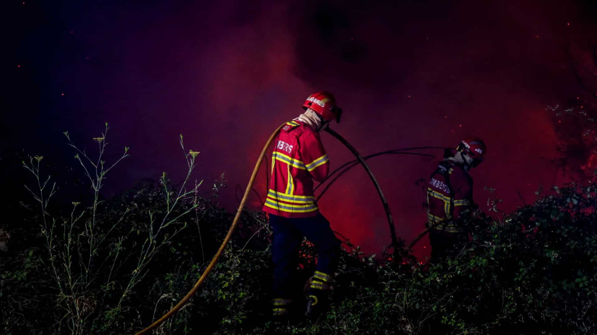 Le combat contre le feu se déroule favorablement à Chaves.