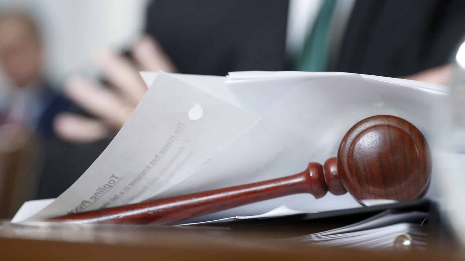 Le conseil des tribunaux attribue les longs retards à l'énorme manque de juges.