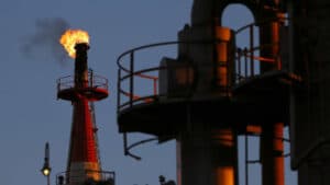 Le cours du Brent baisse de 1,48 % avant le sommet Trump-Poutine.