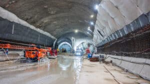Le dernier tunnel est ouvert. Voyez les images et remémorez-vous la Ligne Rose du Métro.