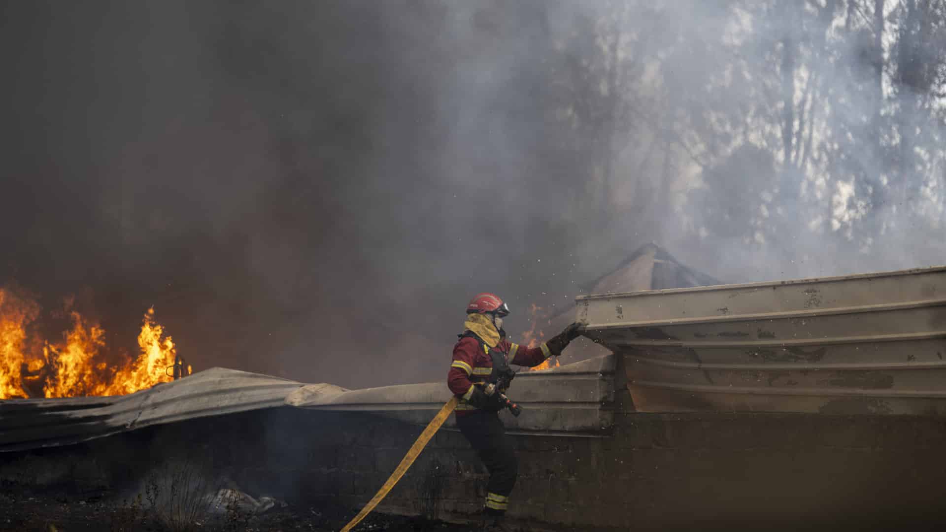 Le feu à Pampilhosa da Serra s'est à nouveau déchaîné dans l'après-midi.