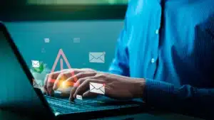 Le gouvernement avertit des faux messages simulant des notifications judiciaires.