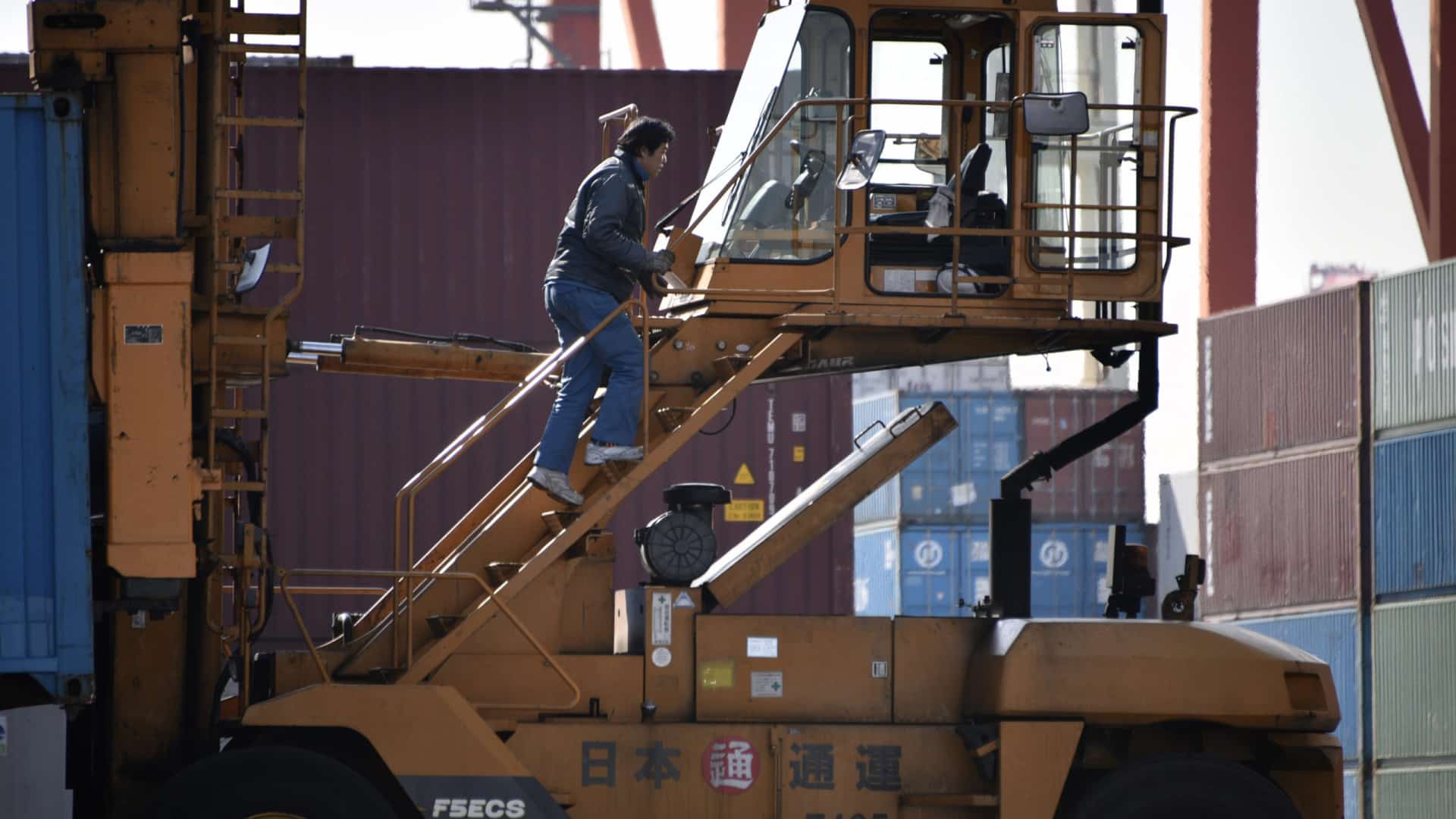 Le Japon enregistre un nouveau déficit commercial en juillet pour le troisième mois consécutif.