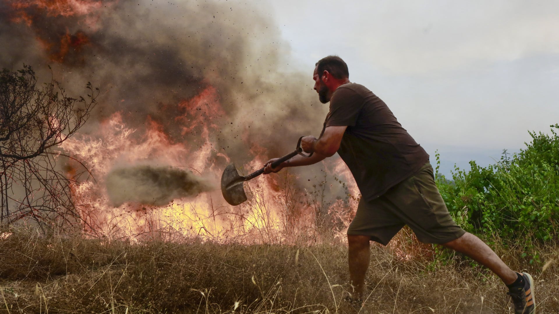 Le Portugal continue d'avoir trois incendies préoccupants parmi 61 occurrences actives.