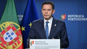 Le Premier ministre annule ses vacances en raison des incendies. Elles devaient durer jusqu'au 22.